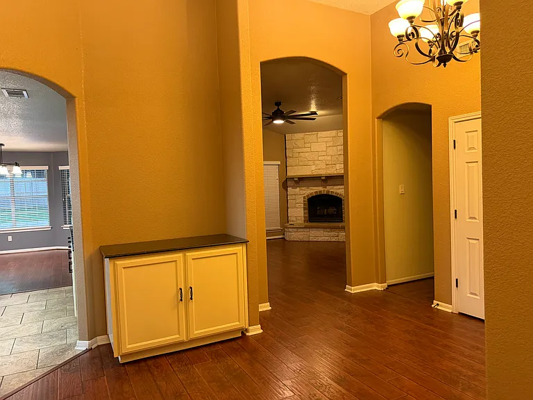 621 S Roy Reynolds Dr — Photo 9