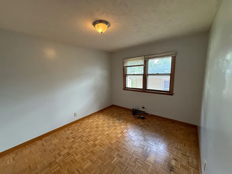 1322 S 32nd St — Photo 10