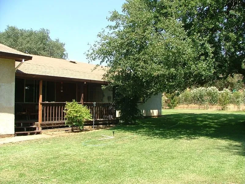 5461 Baldwin St photo 1