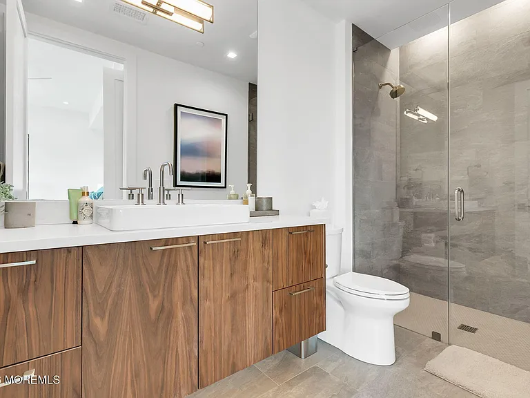 200 Ocean Ave N #5 — Photo 8
