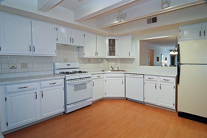 4th image of 411 Ashland Ave APT 2B