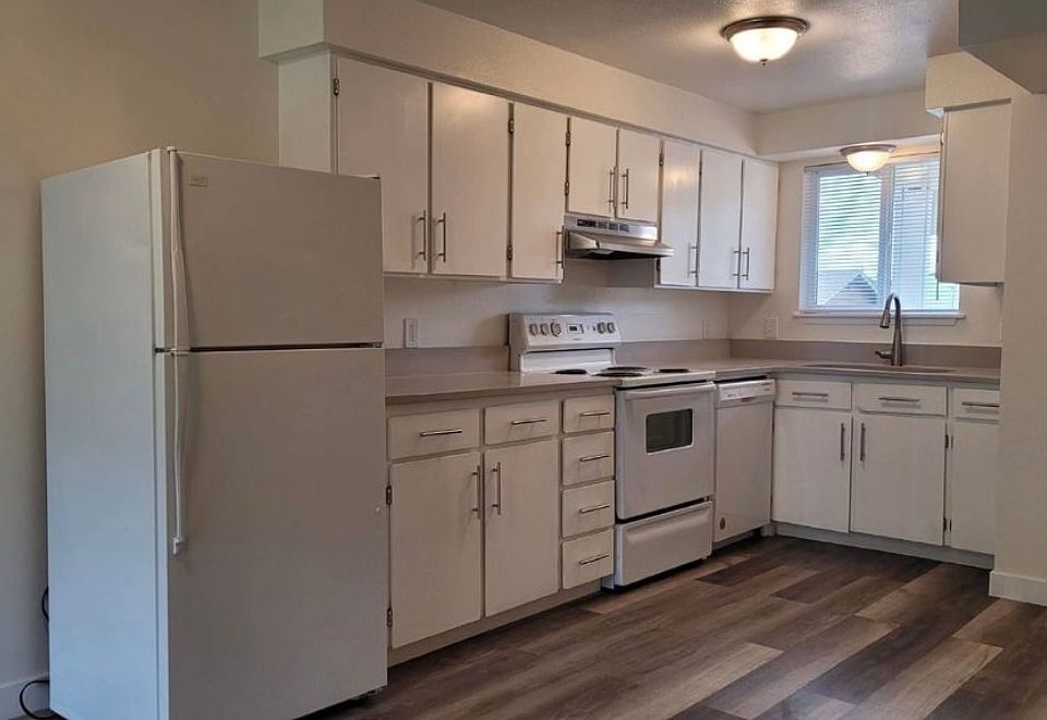 1st image of 602 NE Housley Ave #4