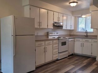 602 NE Housley Ave #4, Roseburg, OR 97470