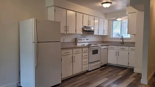 602 NE Housley Ave #4 Photo 1