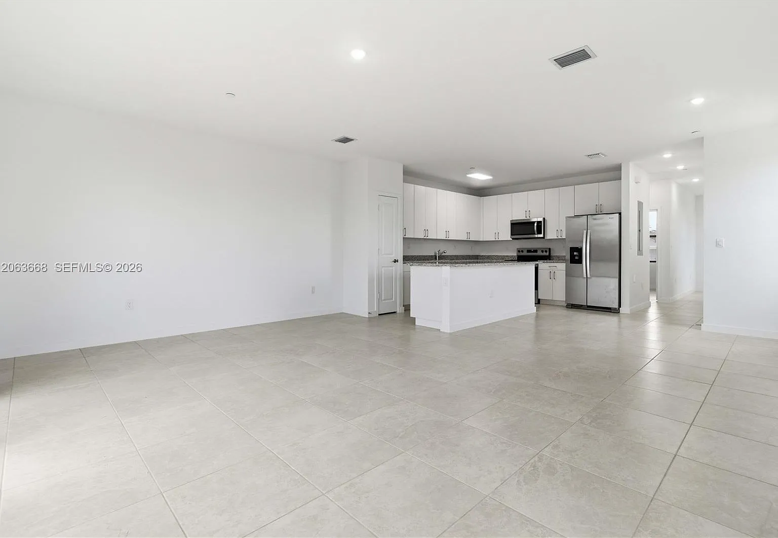 4 bed, 1876 sqft, $3,500 — Photo 3