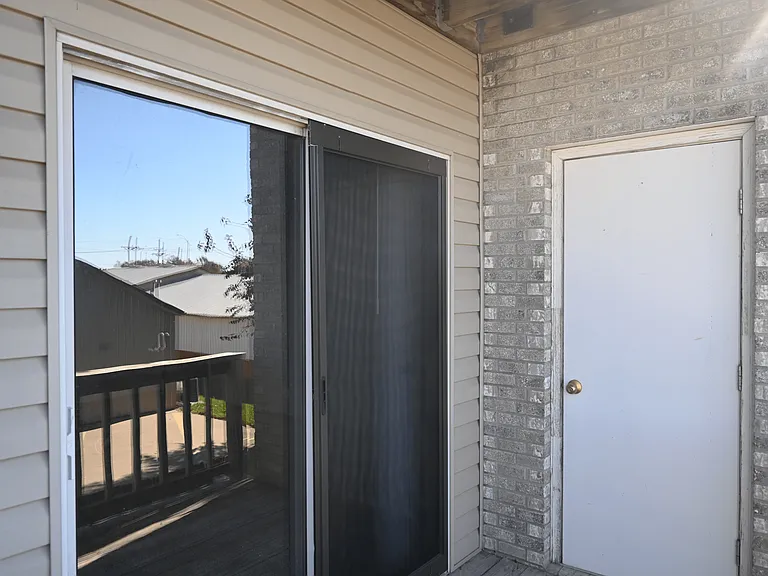 112 E Glenmore Dr — Photo 43