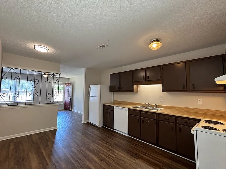 1313 Ireland Dr #B — Photo 5