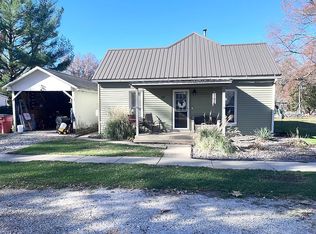 205 S Sweazy St, Beecher City, IL 62414