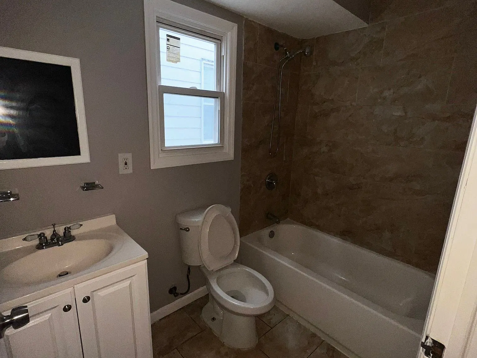 3 bed, $2,175 — Photo 3