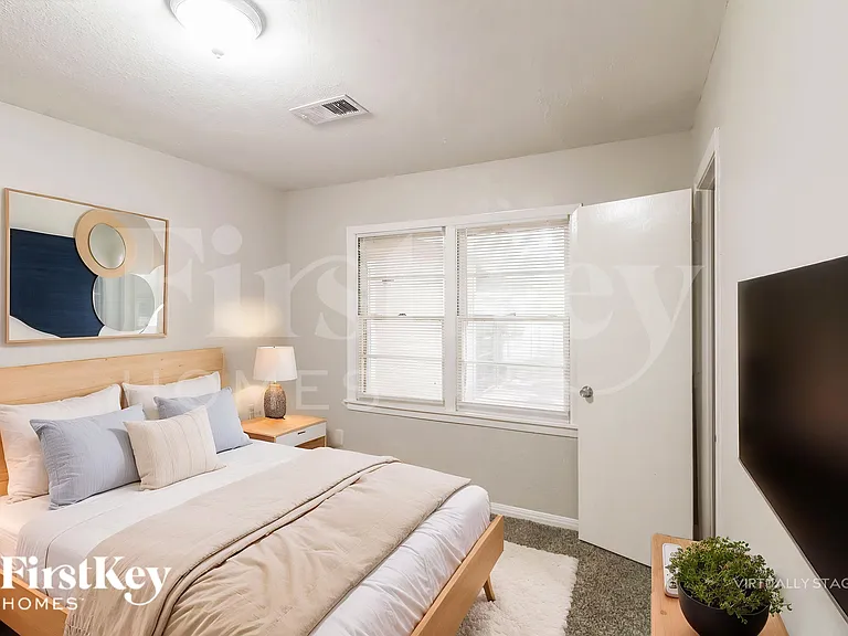 1108 W Camp Cir — Photo 15