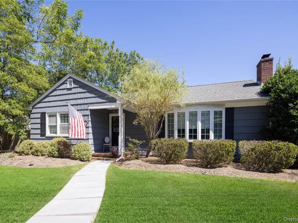 2575 Oaklawn Avenue, Southold, NY 11971