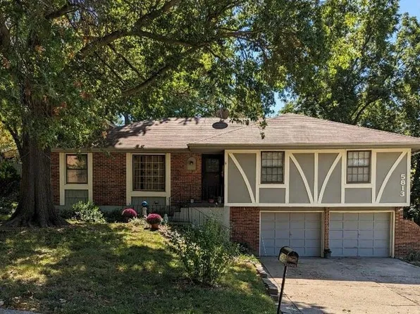 5813 NW Buttonwood Dr, Parkville, MO 64152