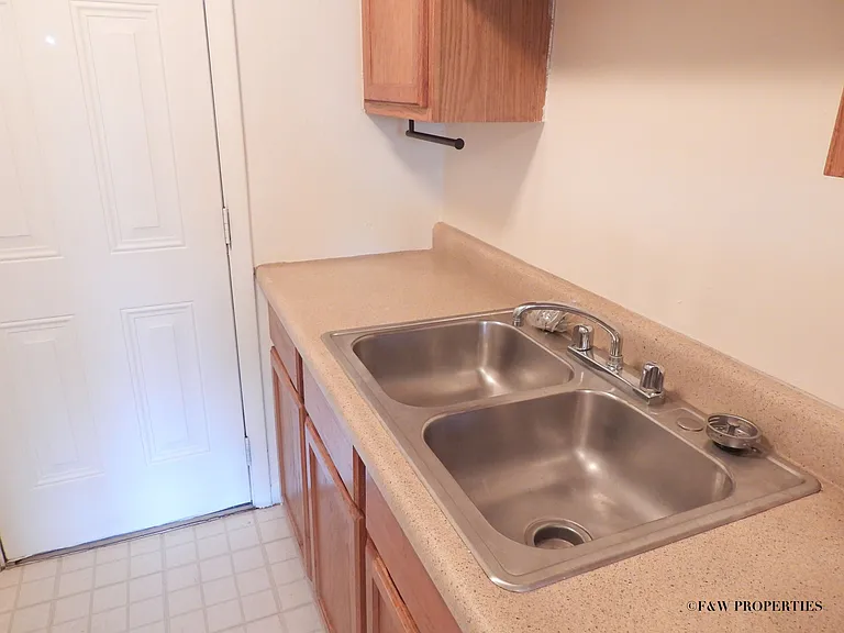 775 E. Broad St — Photo 14