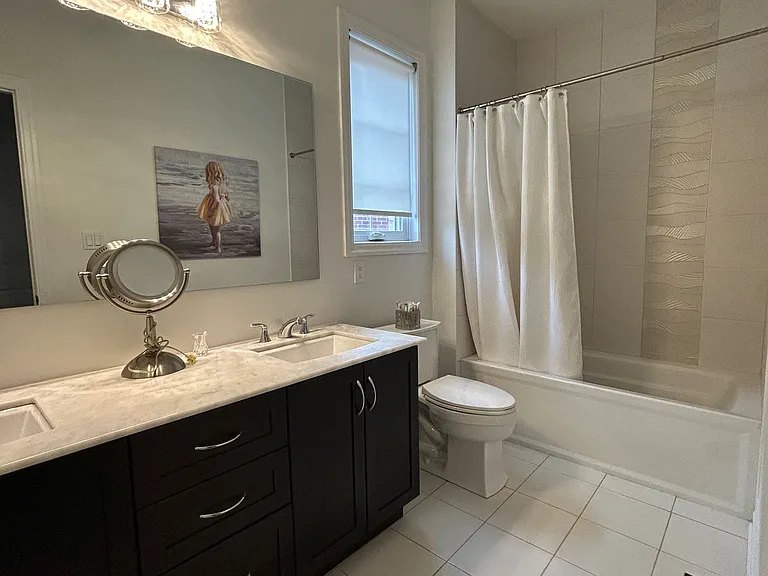 77 Robert Berry Cres — Photo 17