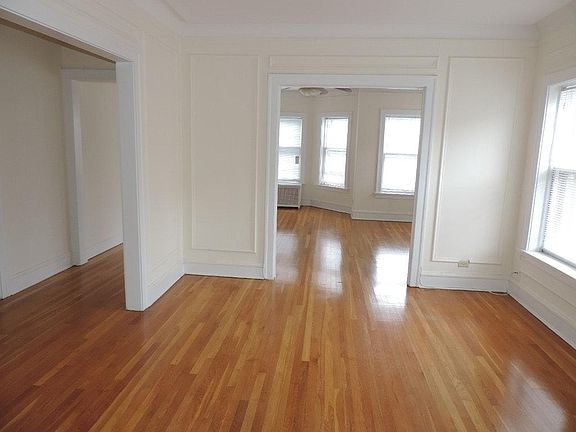 3rd image of 733 Hinman Ave APT 2W