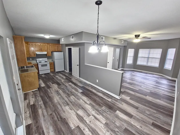 105B Thames Rd — Photo 3