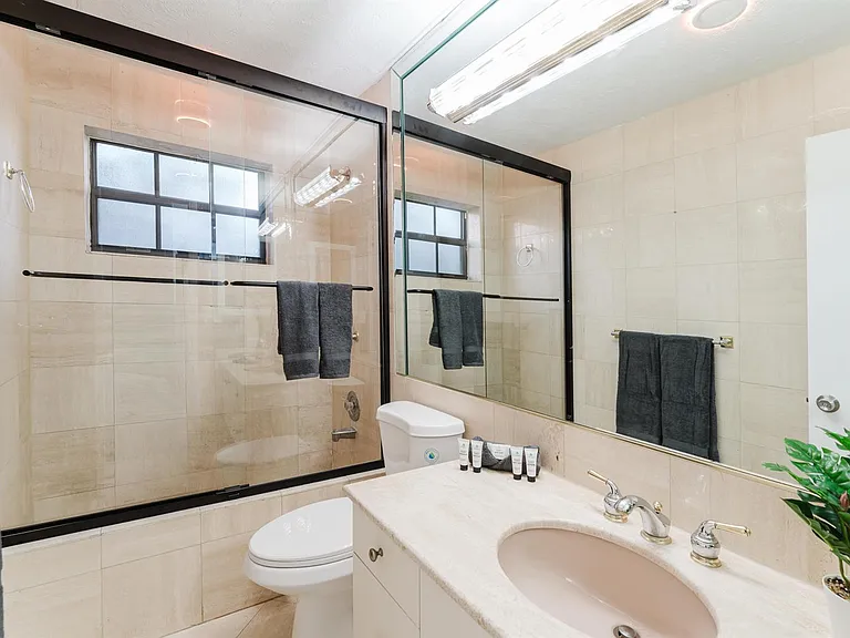 1016 NE 26th Ave — Photo 23