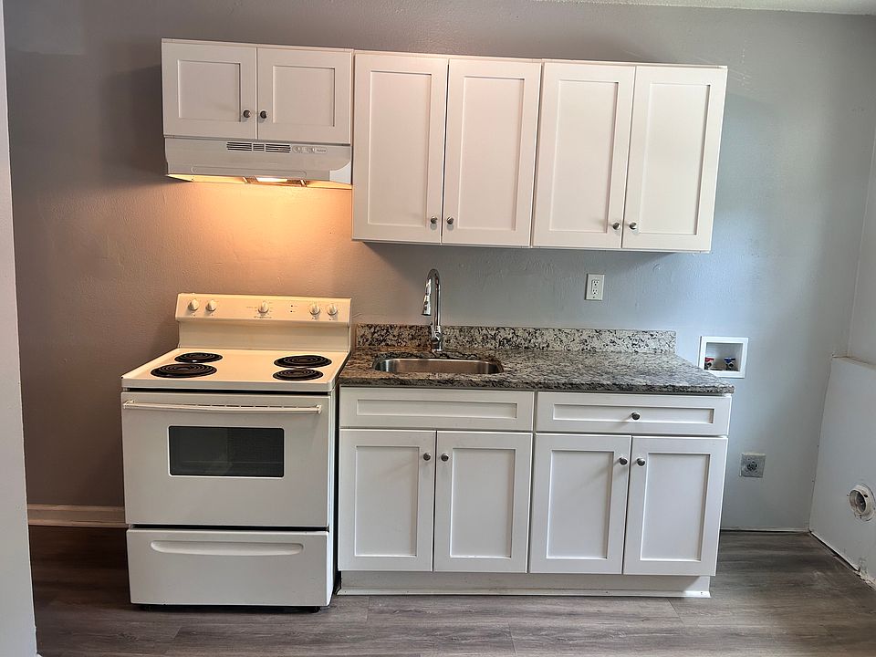 Kitchen with washer dryer hook-ups