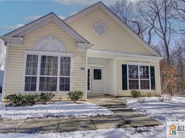 507 Skylark Dr, Monroe Township, NJ 08831