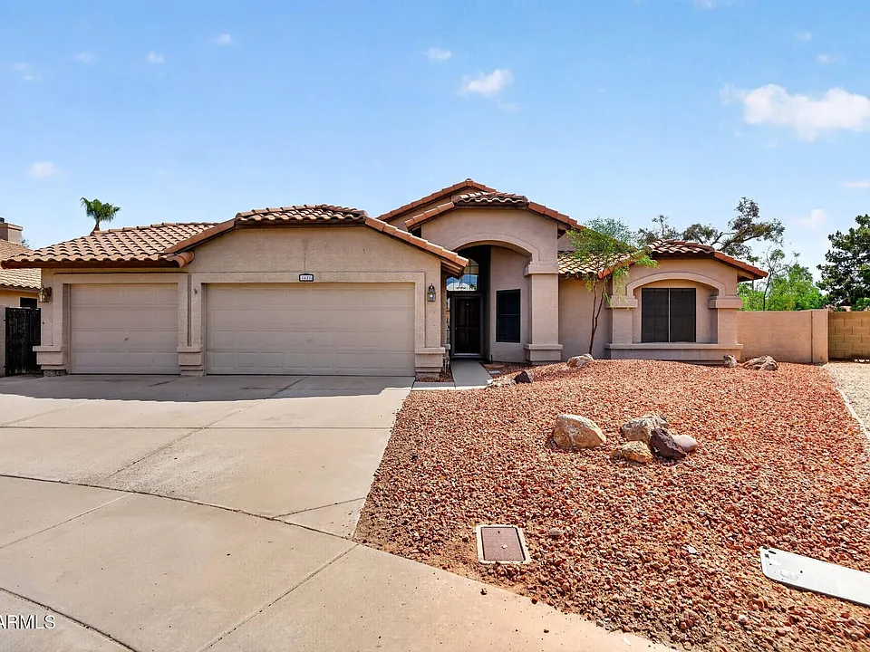 7427 W Topeka Dr