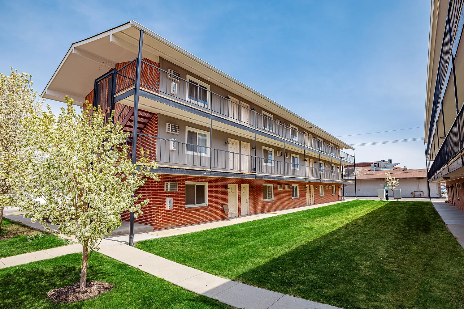 Marshall Apartments — Photo 1