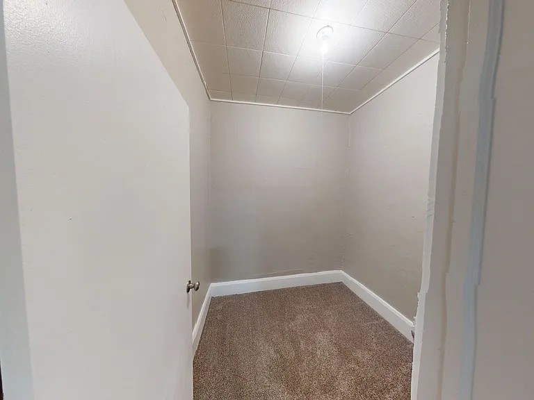 33 Westminster Avenue — Photo 31
