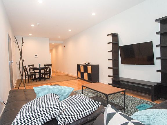 4th image of 2016 Locust St APT 1