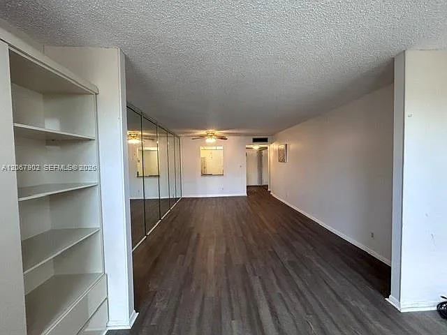 Desoto Park Condo — Photo 3