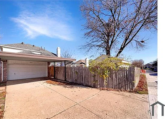 8402 Trail Lake Dr — Photo 15