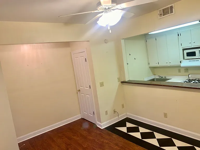 328 N Madison St — Photo 7