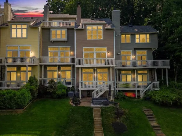 11103 Lake Chapel Ln, Reston, VA 20191