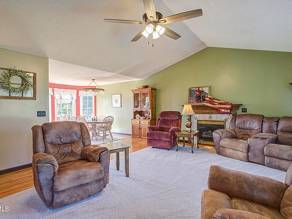 3rd image of 147 Alfalfa Ln