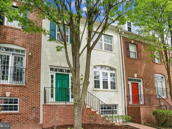 907 Crestfield Dr, Rockville, MD 20850