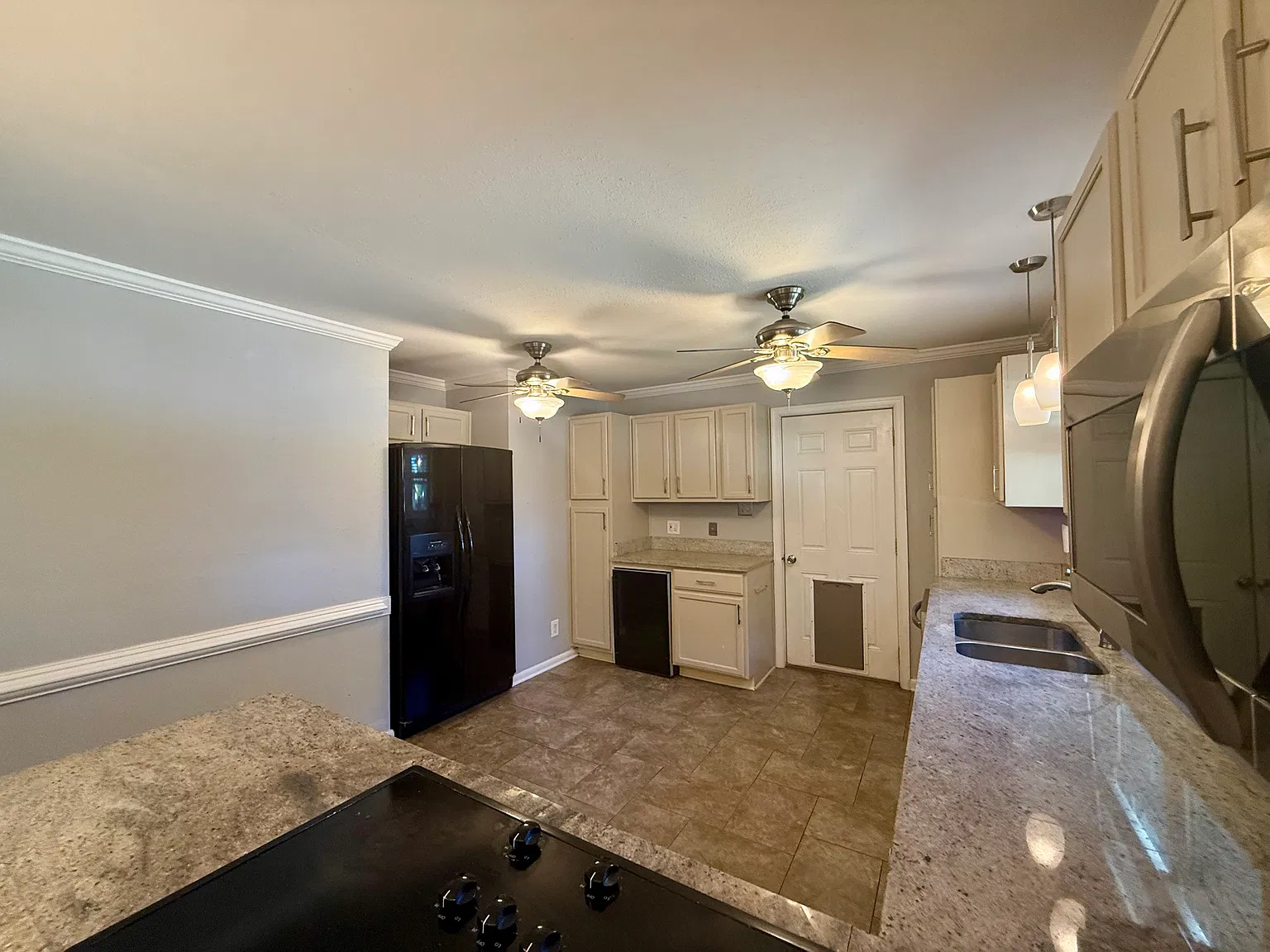3 bed, 1300 sqft, $2,495 — Photo 4