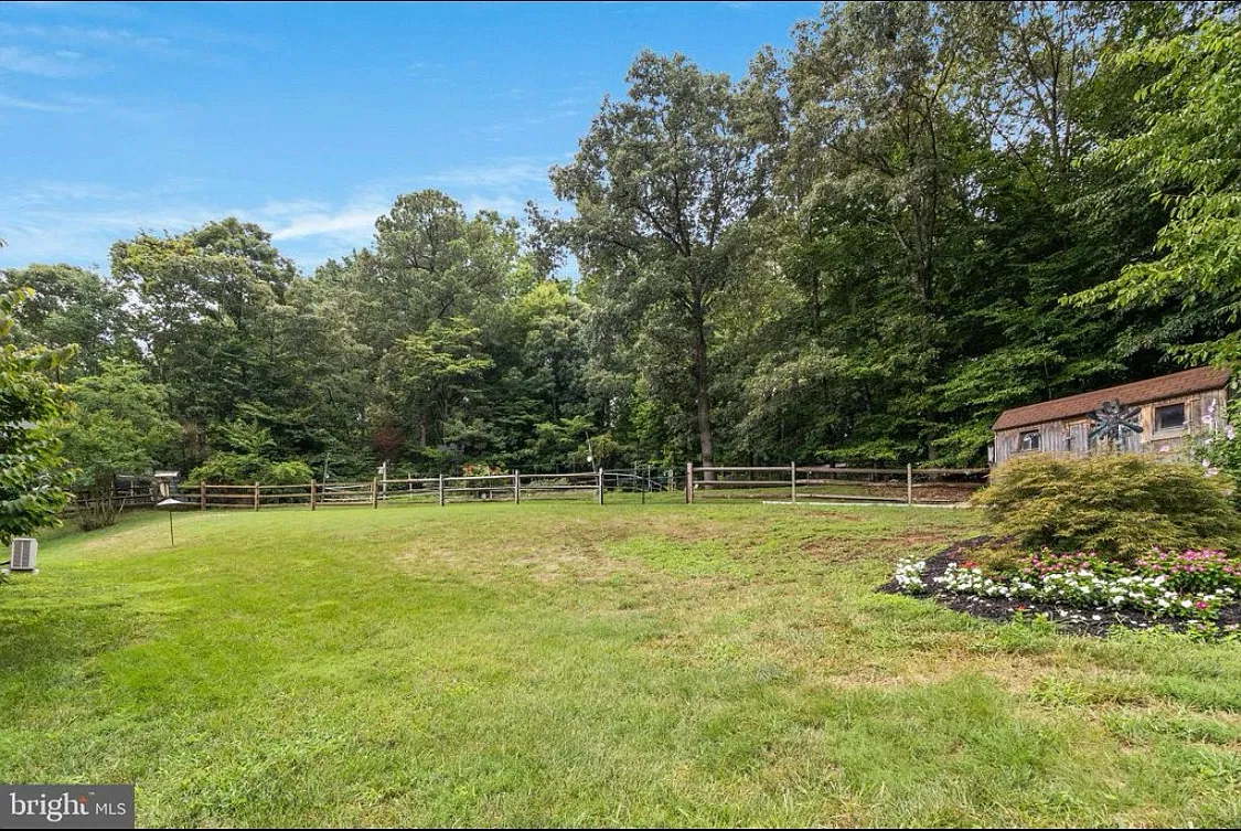 509 Dogwood Ct — Photo 2