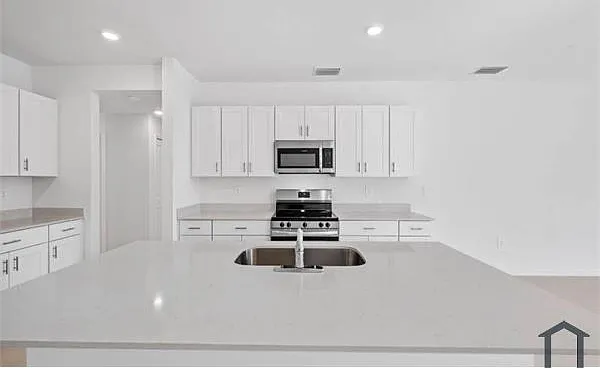 3 bed, 1824 sqft, $1,900 — Photo 3