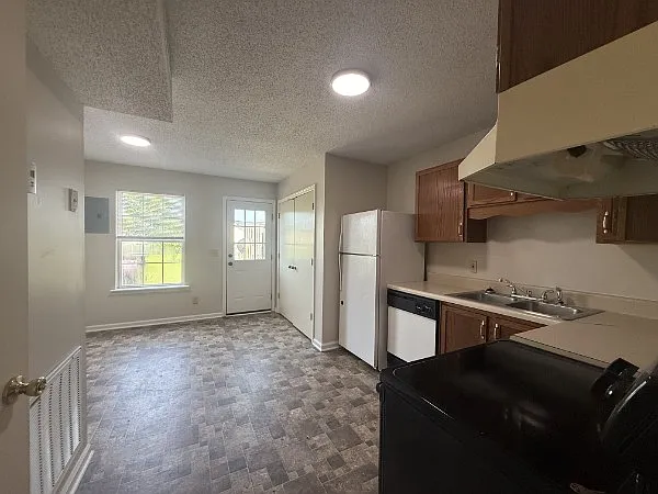 330 Audrea Ln #7 — Photo 5