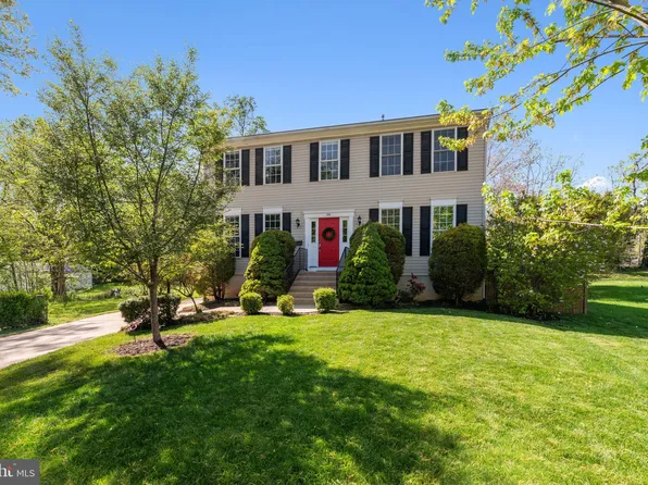 102 S Spring St, Falls Church, VA 22046