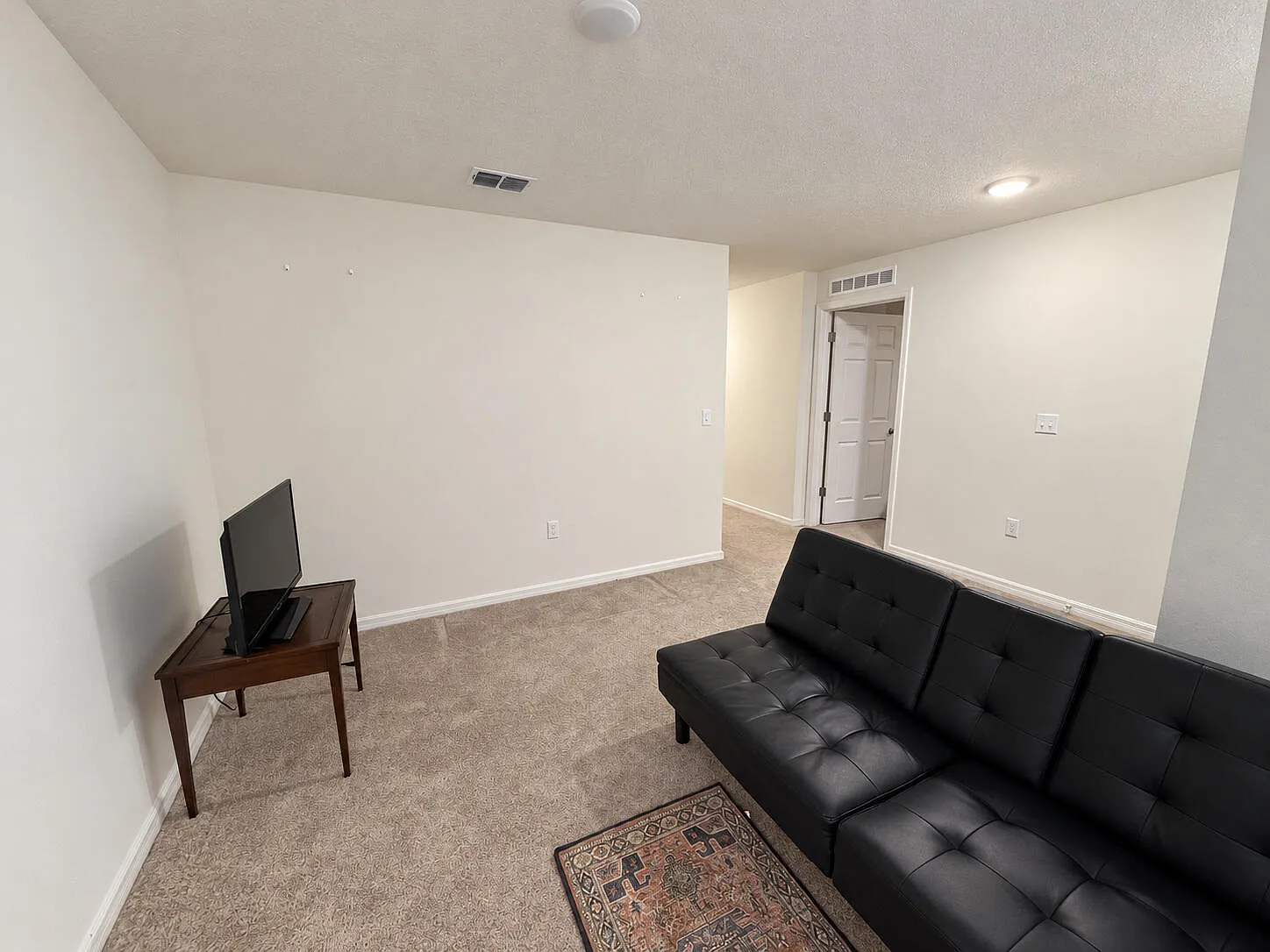 3 bed, 1.0 bath, 1796 sqft, $1,900 — Photo 3