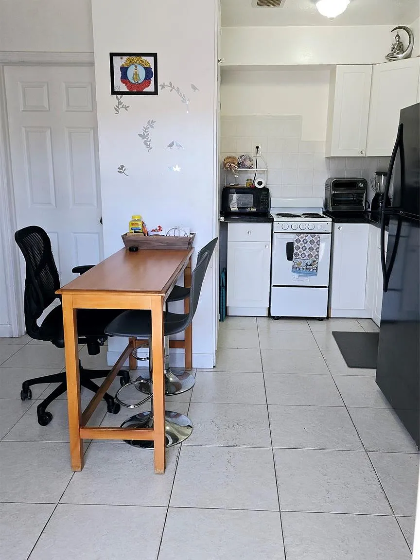 1 bed, 1.0 bath, 420 sqft, $1,400 — Photo 2