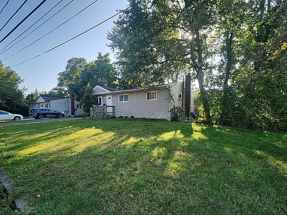 5th image of 22 Henderson Pl