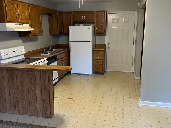 210 W Main St APT 9, Hodgenville, KY 42748