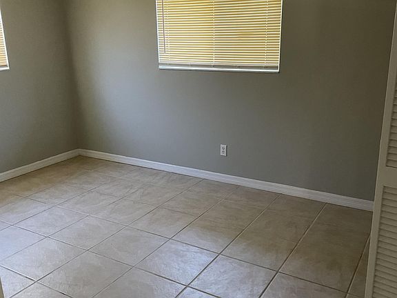 3rd image of 521 SW 26th St #1