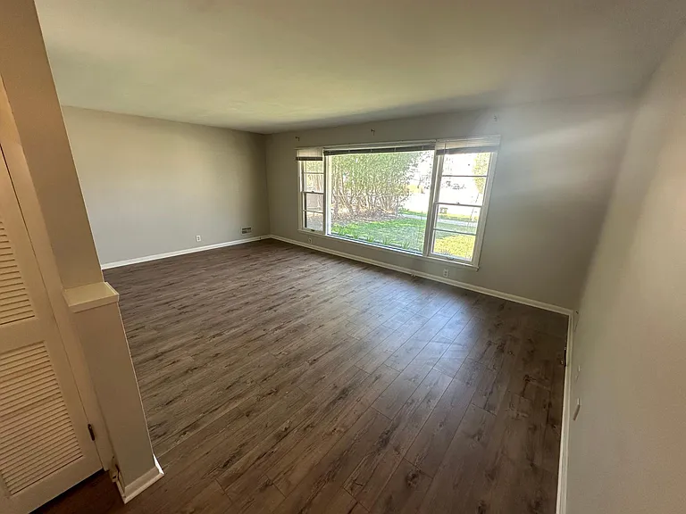 4016 N Larkin St — Photo 1