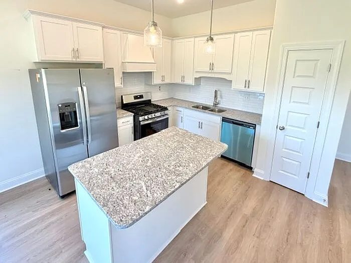 7455 Newbury Dr — Photo 3