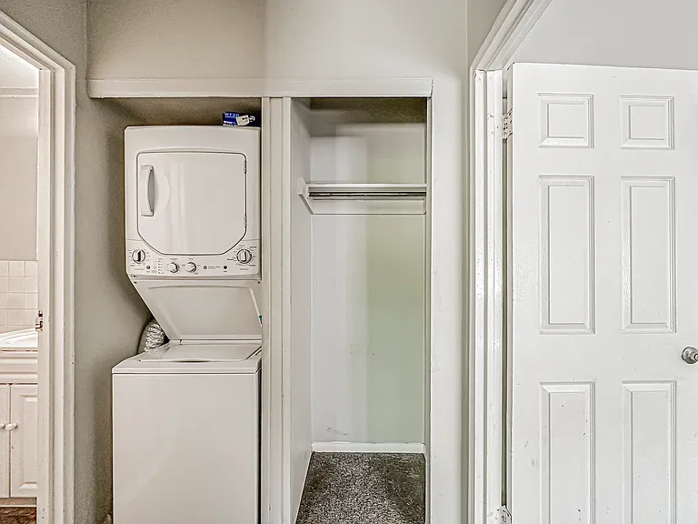 Creekside Apartments — Photo 19
