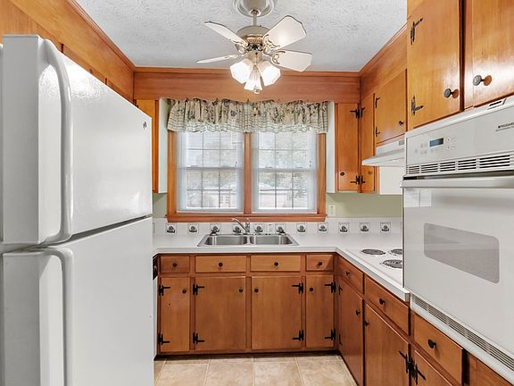 4th image of 1035 Highland Hills Dr