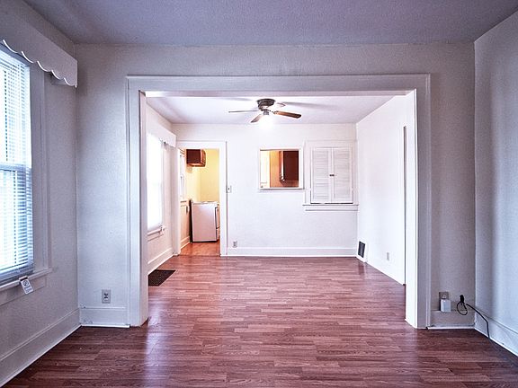 3rd image of 1202 Emerson Ave