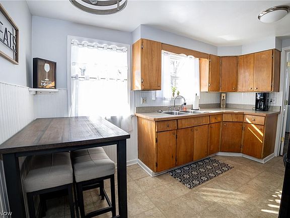5th image of 126 Elma Dr