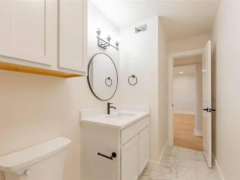 705 W Highpoint Dr #C — Photo 16